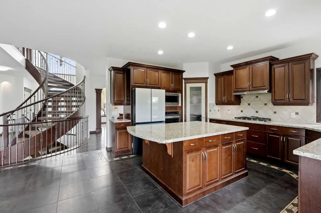 236 Parkmere Court Chestermere AB T1X 1V6
