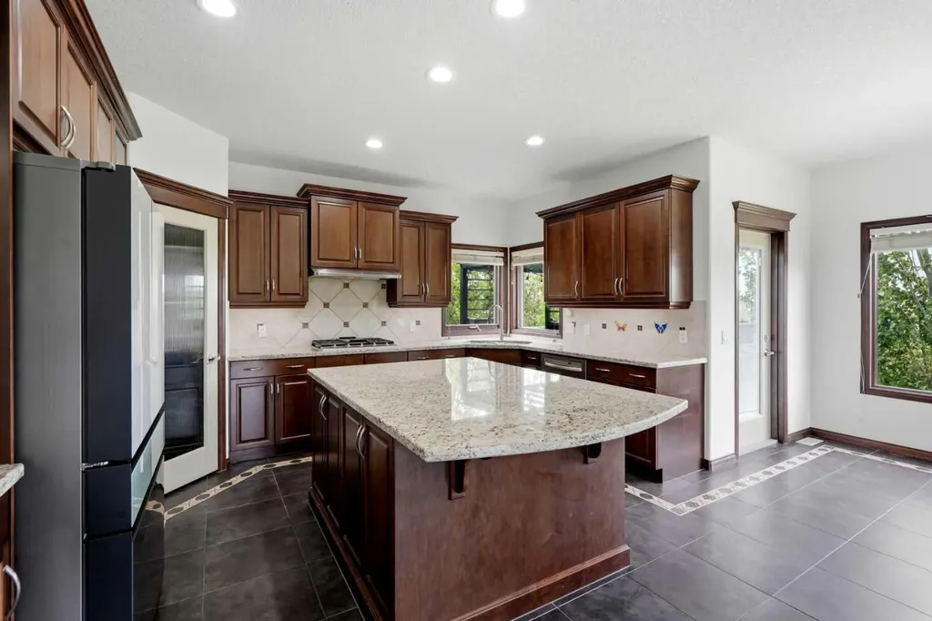 236 Parkmere Court NW Chestermere AB T1X 1V6