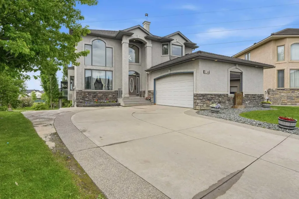 236 Parkmere Court Chestermere AB T1X 1V6