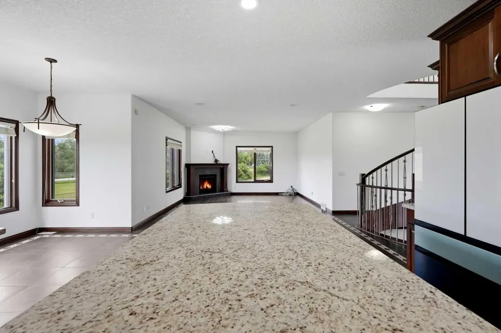 236 Parkmere Court NW Chestermere AB T1X 1V6