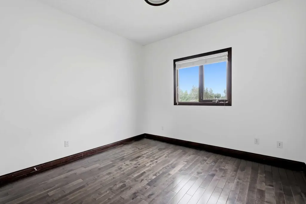 236 Parkmere Court NW Chestermere AB T1X 1V6