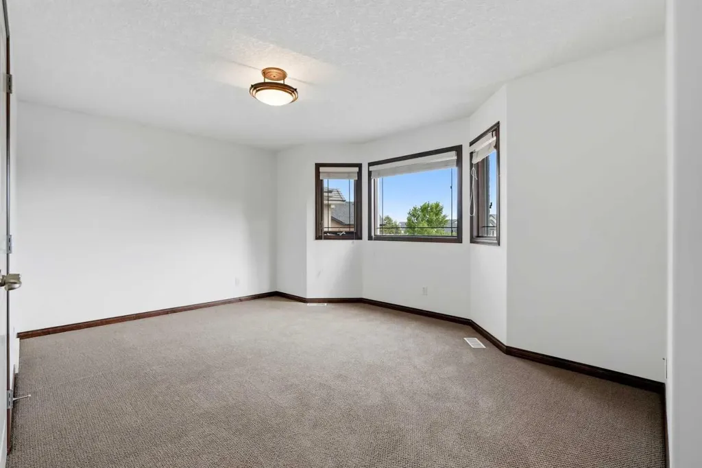 236 Parkmere Court Chestermere AB T1X 1V6