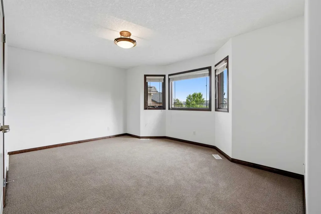 236 Parkmere Court Chestermere AB T1X 1V6