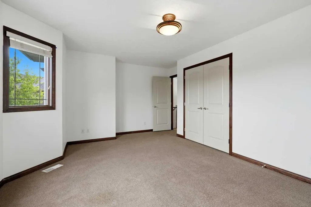 236 Parkmere Court Chestermere AB T1X 1V6