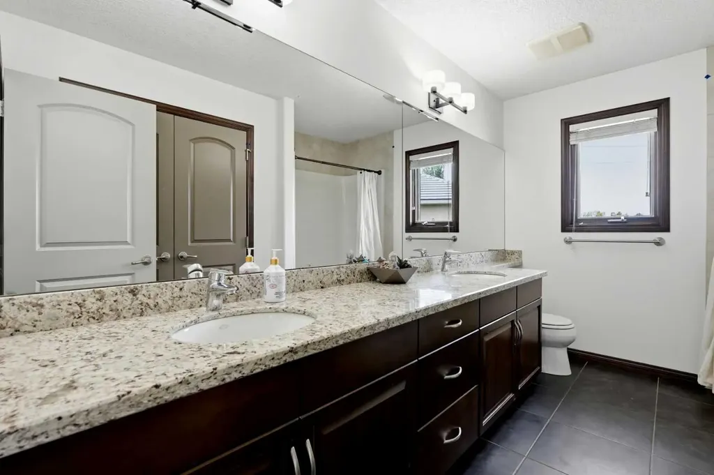 236 Parkmere Court Chestermere AB T1X 1V6