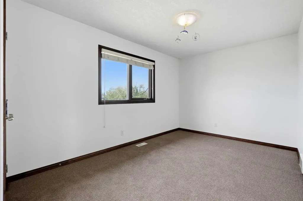 236 Parkmere Court Chestermere AB T1X 1V6