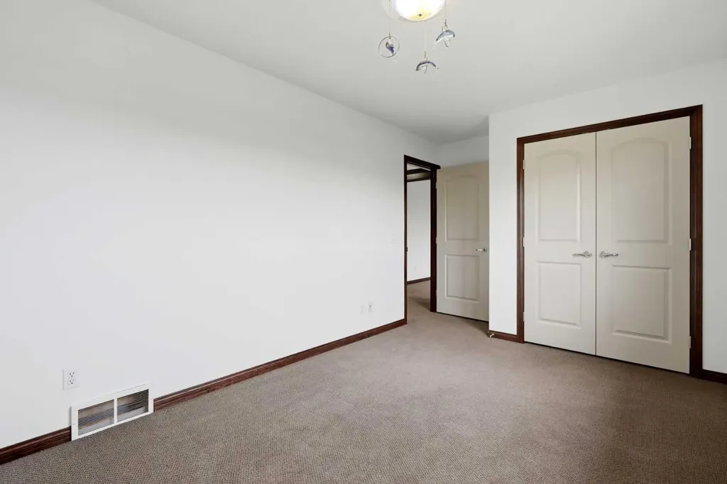 236 Parkmere Court Chestermere AB T1X 1V6