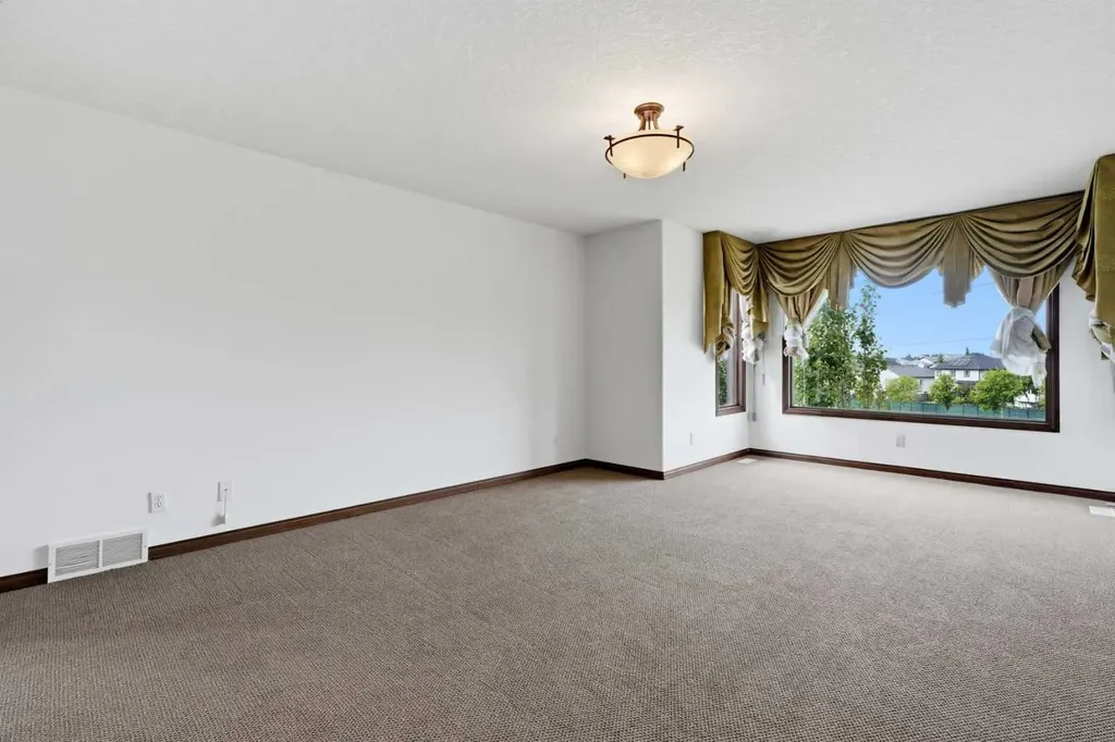 236 Parkmere Court Chestermere AB T1X 1V6