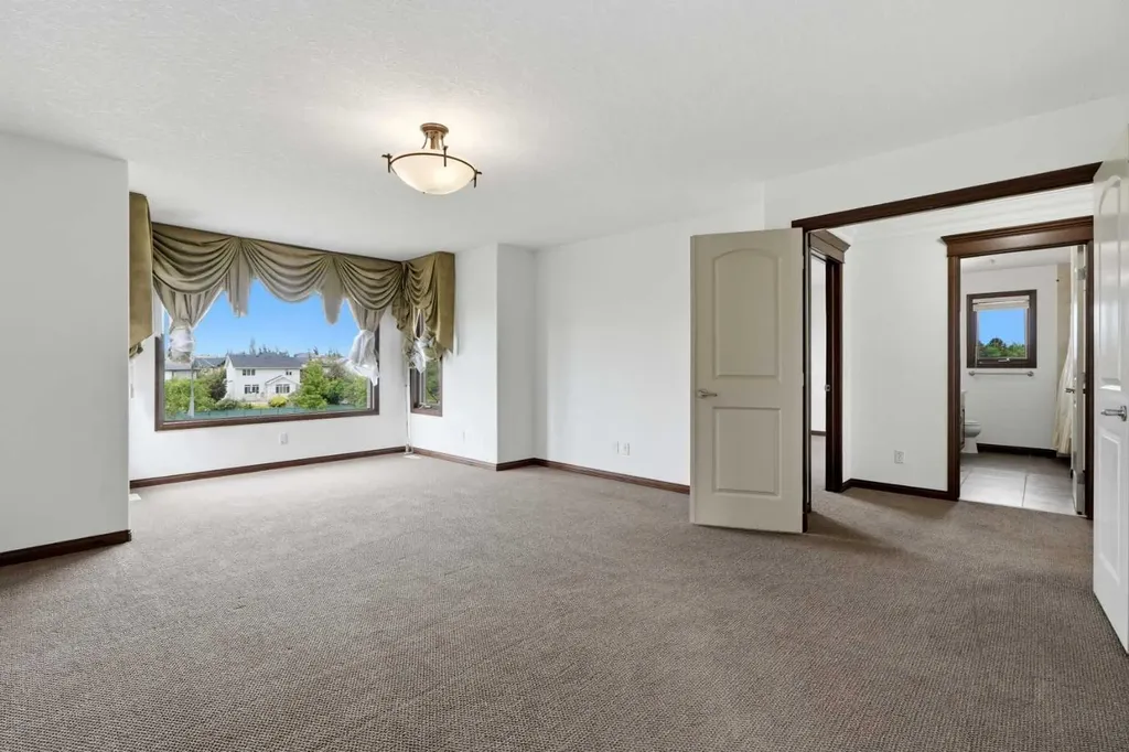 236 Parkmere Court NW Chestermere AB T1X 1V6