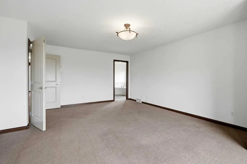 236 Parkmere Court NW Chestermere AB T1X 1V6