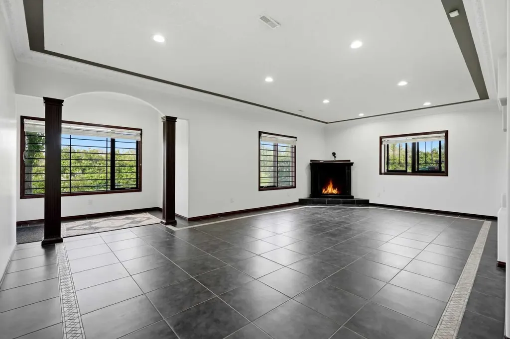 236 Parkmere Court Chestermere AB T1X 1V6
