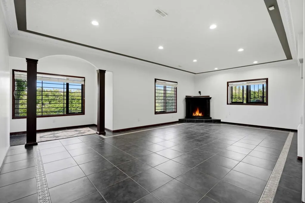 236 Parkmere Court Chestermere AB T1X 1V6