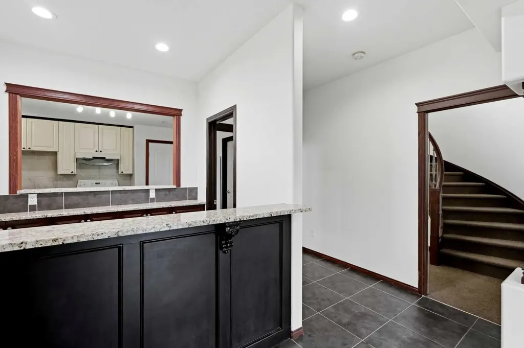 236 Parkmere Court NW Chestermere AB T1X 1V6