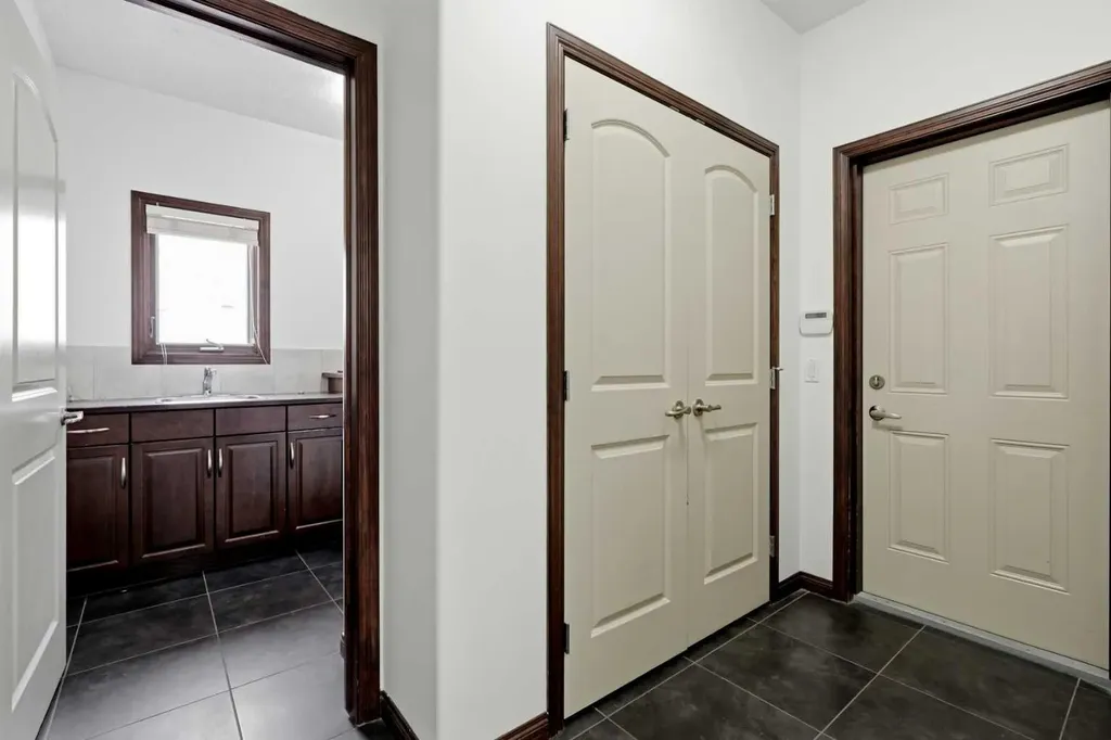 236 Parkmere Court NW Chestermere AB T1X 1V6