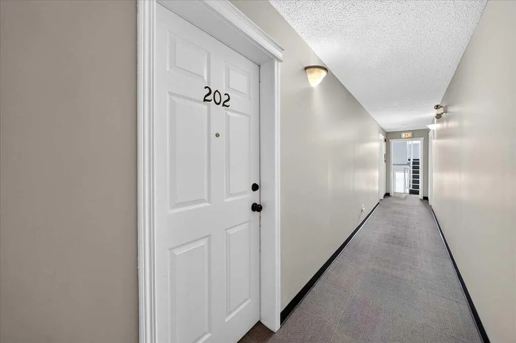 6148 Bowness Road NW Calgary AB T3B 0E1