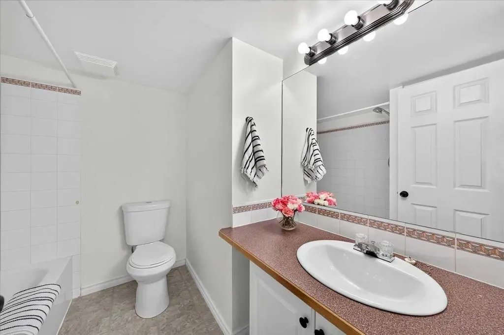 6148 Bowness Road NW Calgary AB T3B 0E1