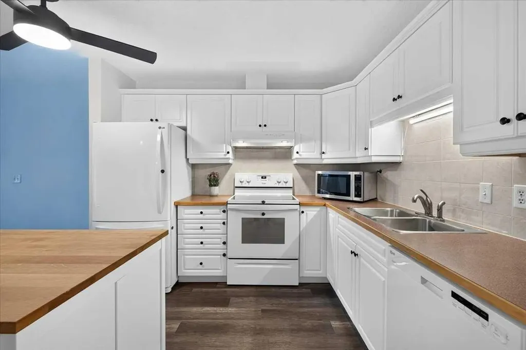 6148 Bowness Road NW Calgary AB T3B 0E1