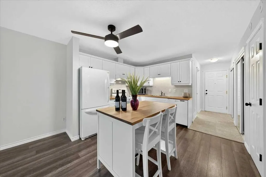 6148 Bowness Road NW Calgary AB T3B 0E1