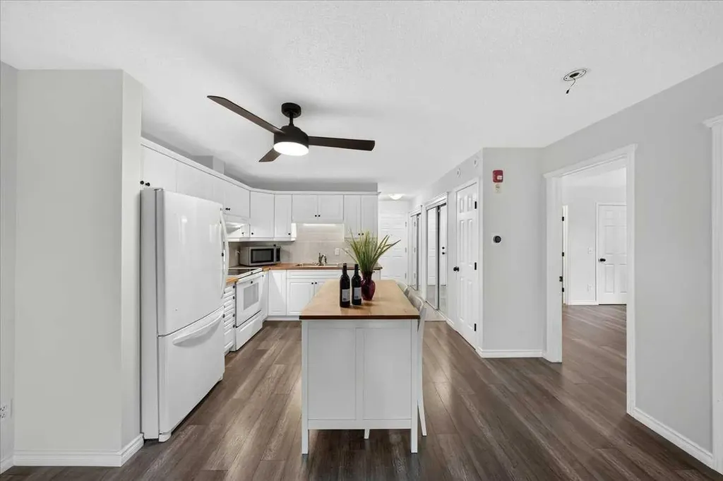 6148 Bowness Road NW Calgary AB T3B 0E1