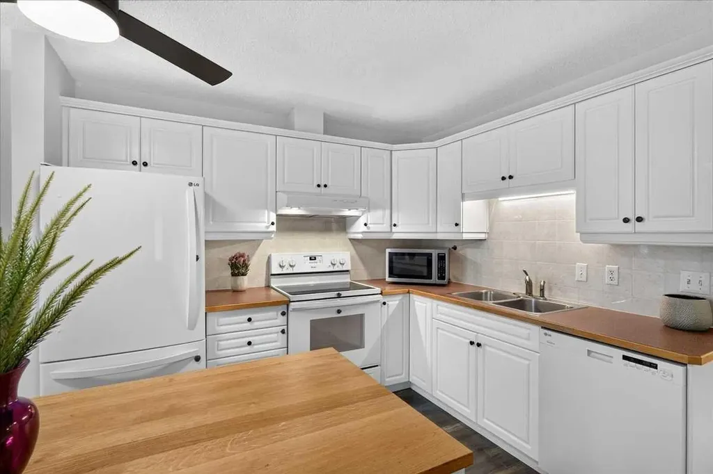 6148 Bowness Road NW Calgary AB T3B 0E1