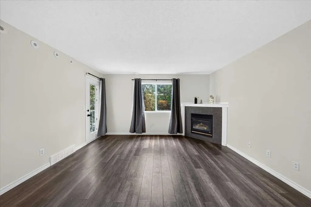 6148 Bowness Road NW Calgary AB T3B 0E1