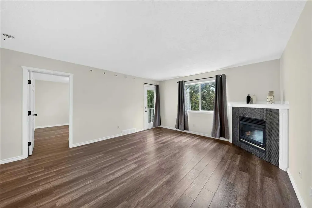 6148 Bowness Road NW Calgary AB T3B 0E1