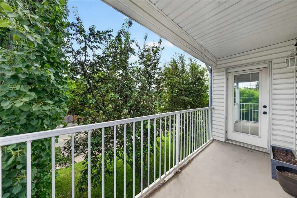 6148 Bowness Road NW Calgary AB T3B 0E1