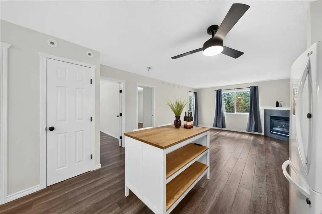 6148 Bowness Road NW Calgary AB T3B 0E1