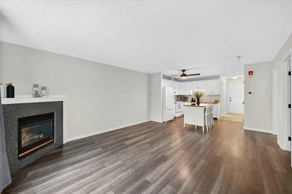6148 Bowness Road NW Calgary AB T3B 0E1