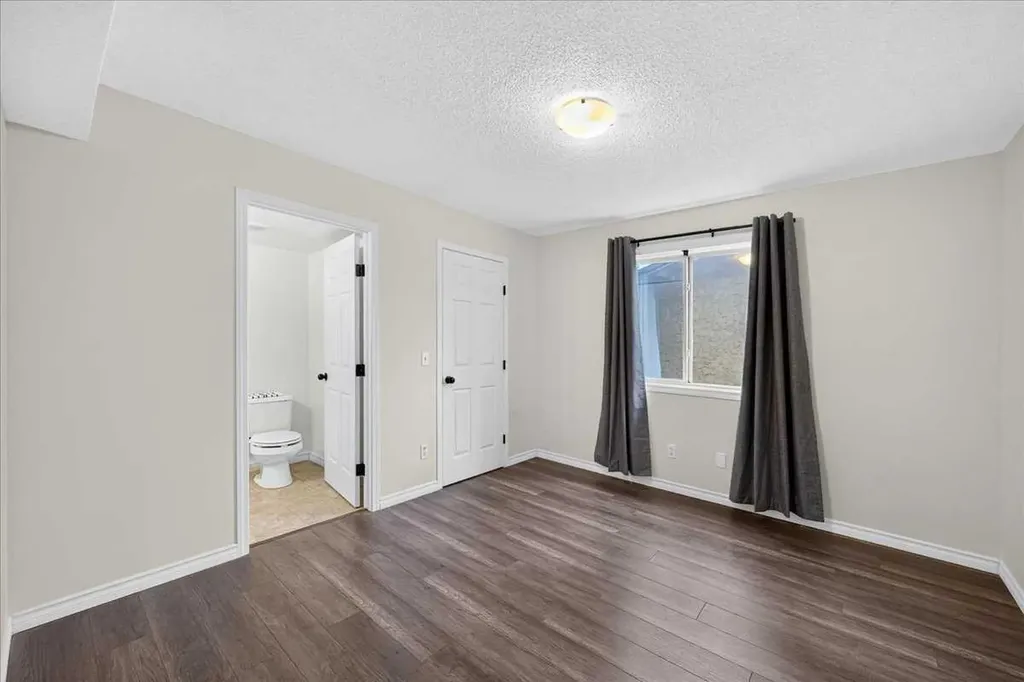 6148 Bowness Road NW Calgary AB T3B 0E1