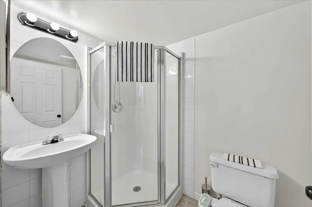 6148 Bowness Road NW Calgary AB T3B 0E1