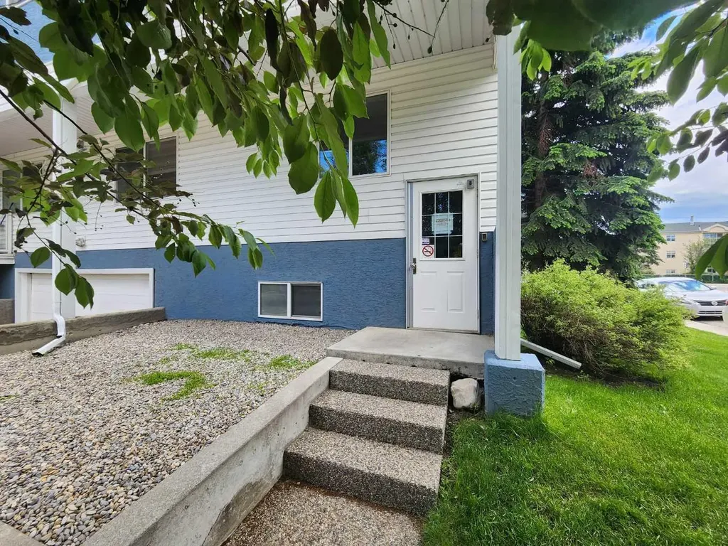 6148 Bowness Road NW Calgary AB T3B 0E1