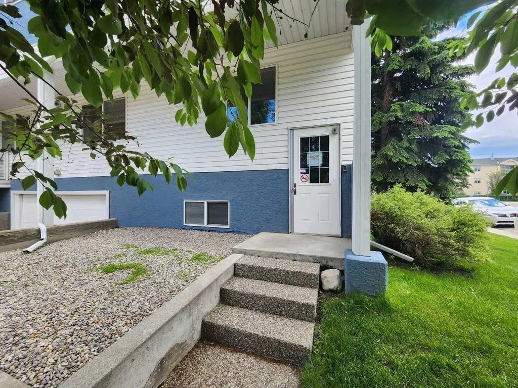 6148 Bowness Road NW Calgary AB T3B 0E1