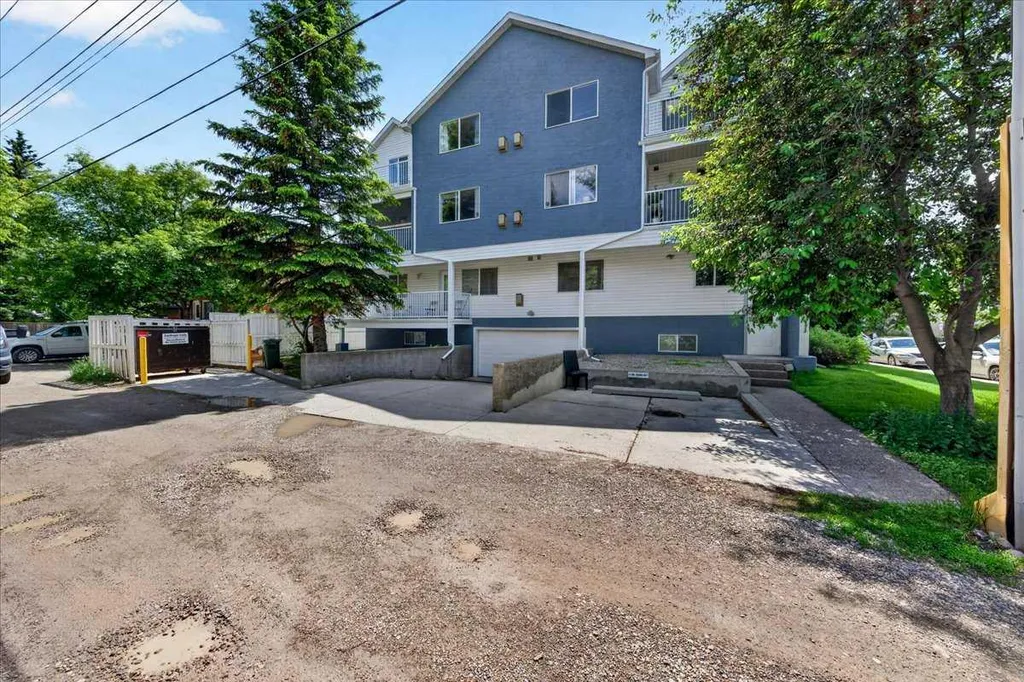 6148 Bowness Road NW Calgary AB T3B 0E1
