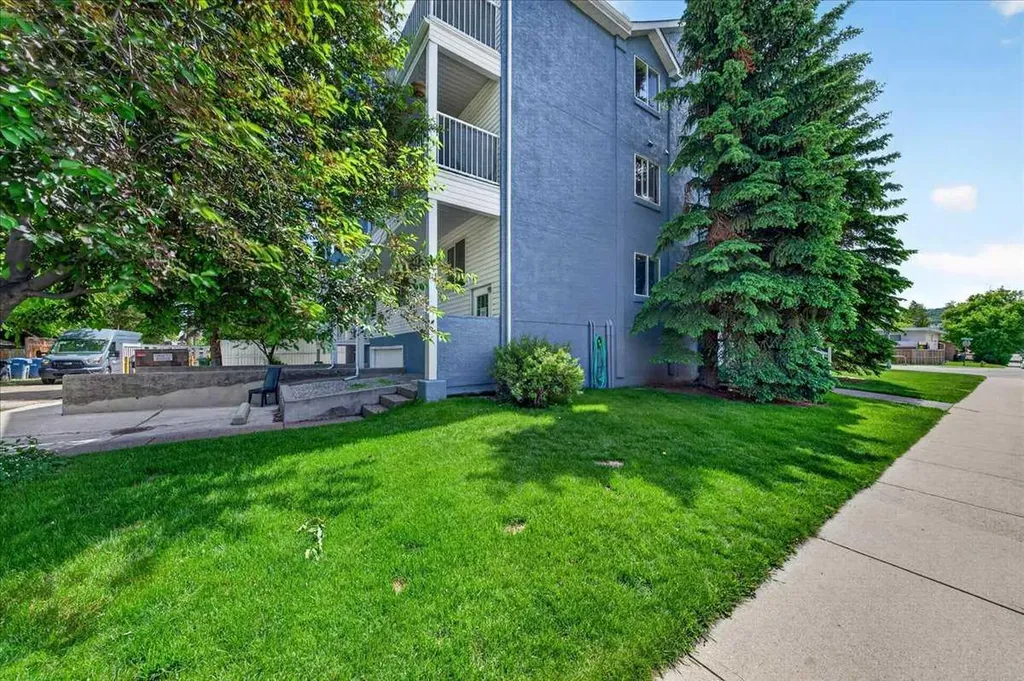 6148 Bowness Road NW Calgary AB T3B 0E1