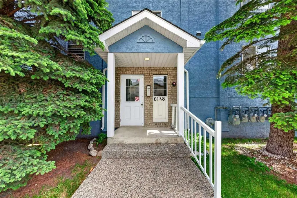 6148 Bowness Road NW Calgary AB T3B 0E1