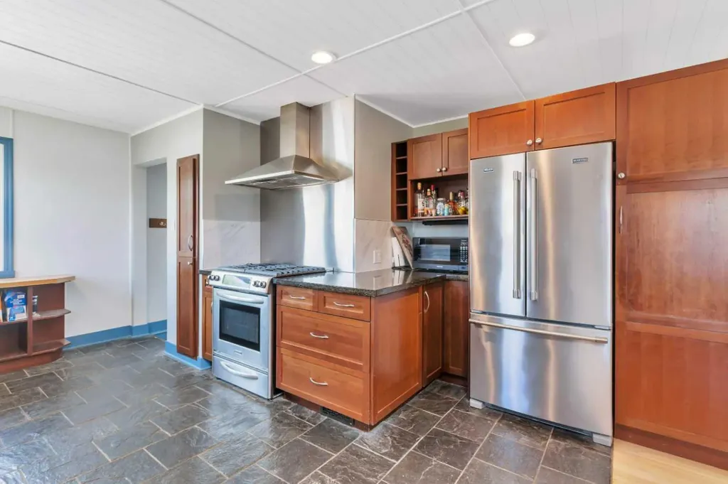 5012 62 Avenue Ponoka AB T4J 1E6