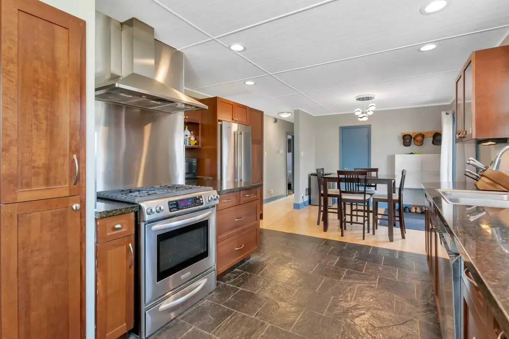 5012 62 Avenue Ponoka AB T4J 1E6