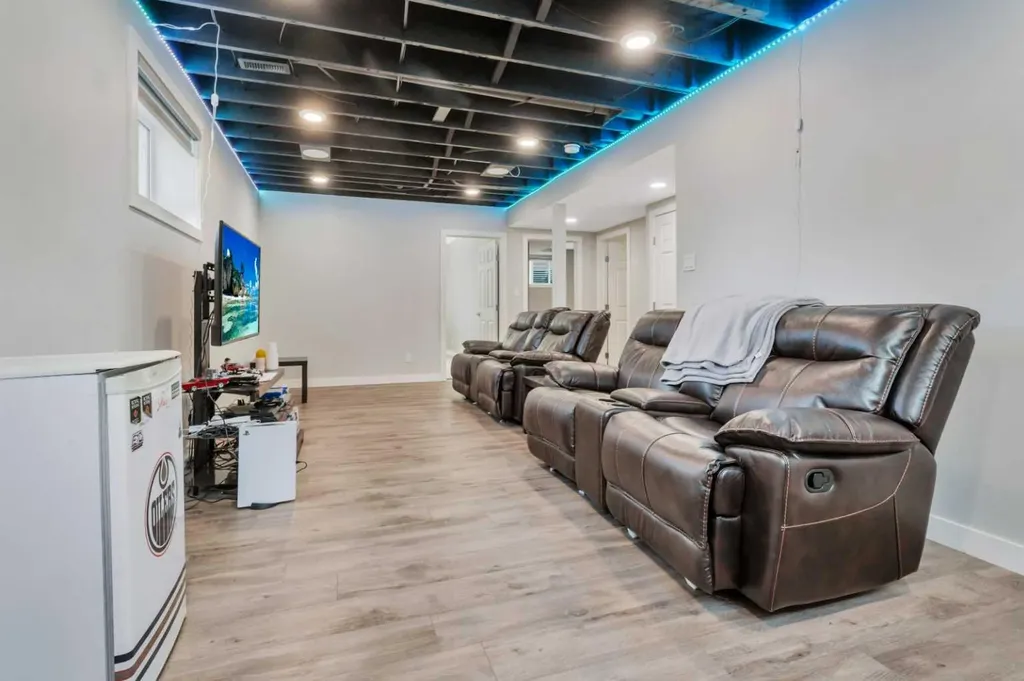 5012 62 Avenue Ponoka AB T4J 1E6