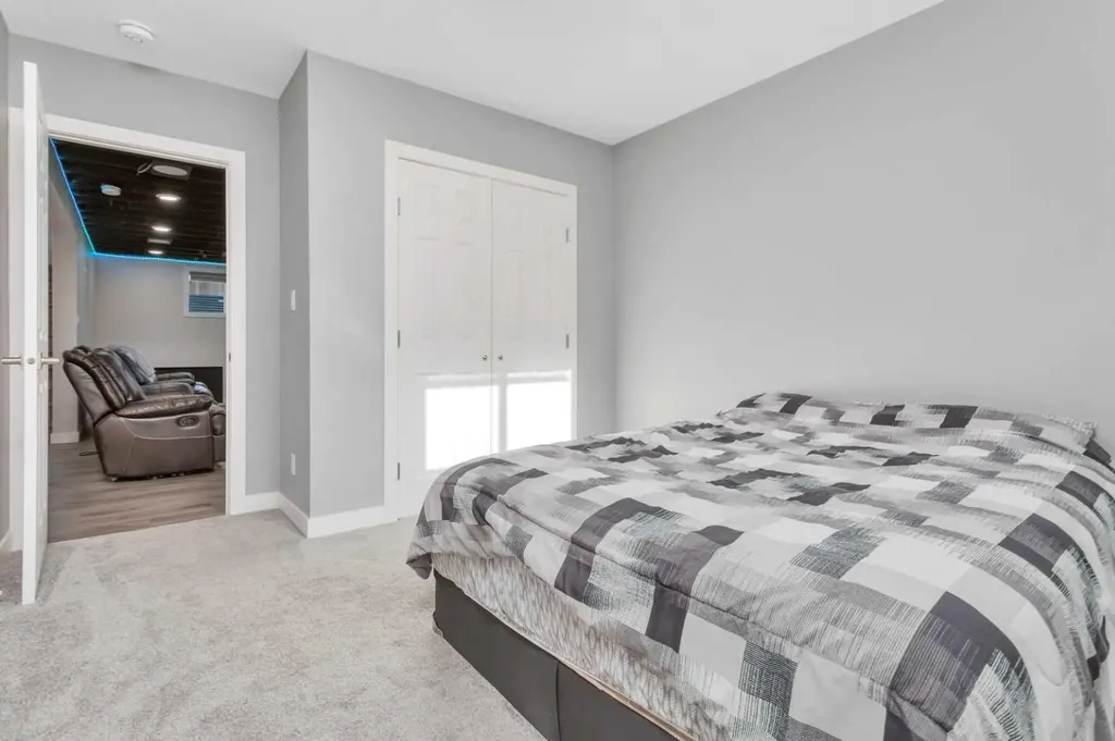 5012 62 Avenue Ponoka AB T4J 1E6