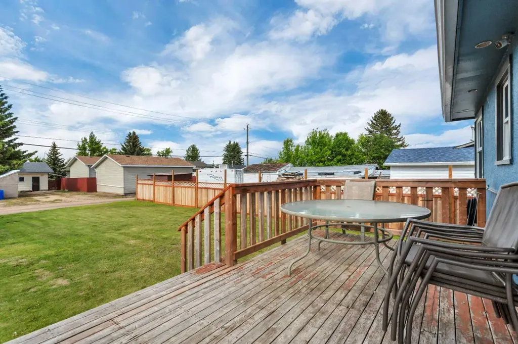 5012 62 Avenue Ponoka AB T4J 1E6
