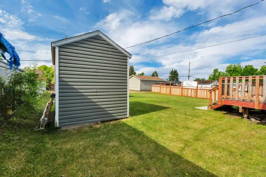 5012 62 Avenue Ponoka AB T4J 1E6