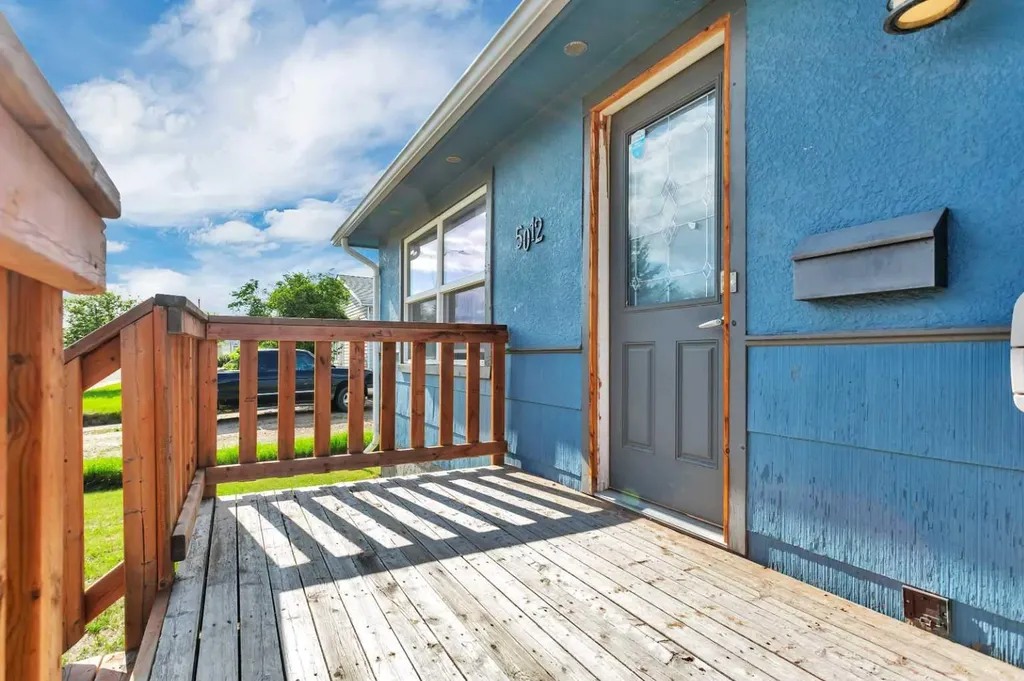 5012 62 Avenue Ponoka AB T4J 1E6