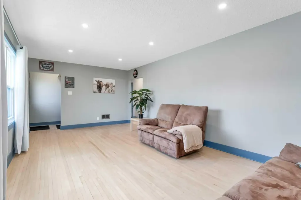 5012 62 Avenue Ponoka AB T4J 1E6