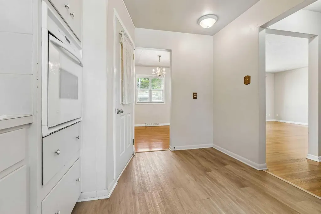1306 87 Avenue SW Calgary AB T2V 0W3