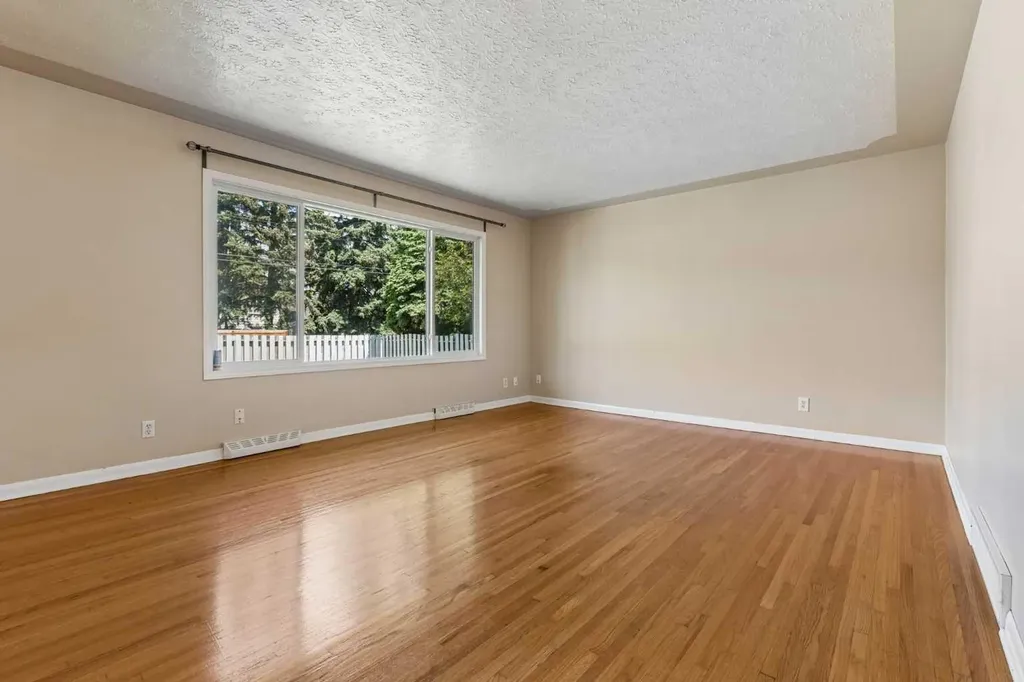 1306 87 Avenue SW Calgary AB T2V 0W3