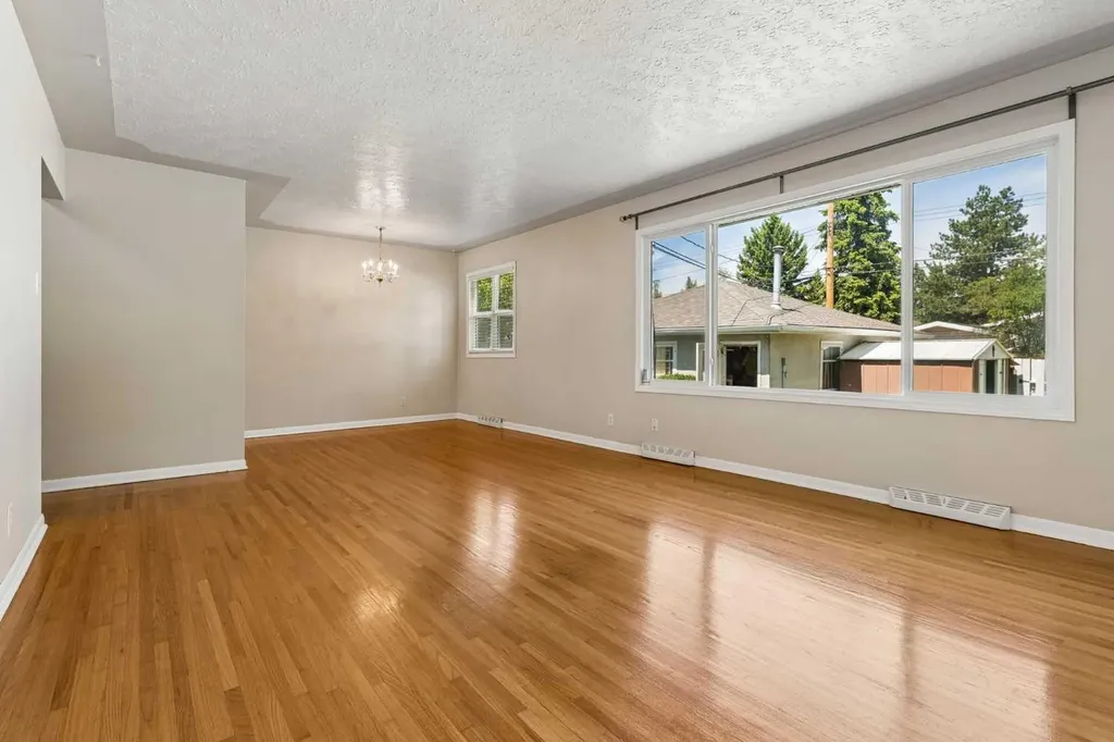 1306 87 Avenue SW Calgary AB T2V 0W3
