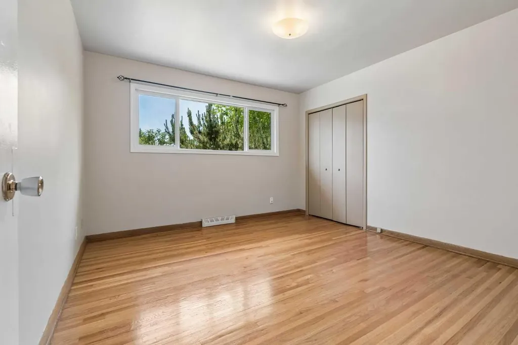 1306 87 Avenue SW Calgary AB T2V 0W3