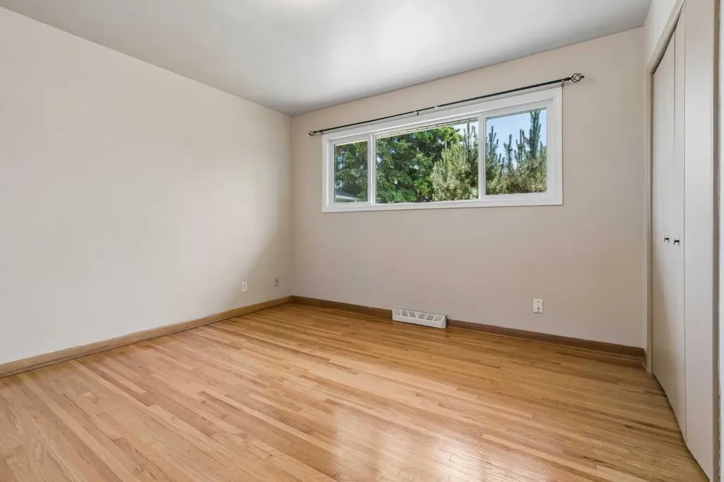 1306 87 Avenue SW Calgary AB T2V 0W3