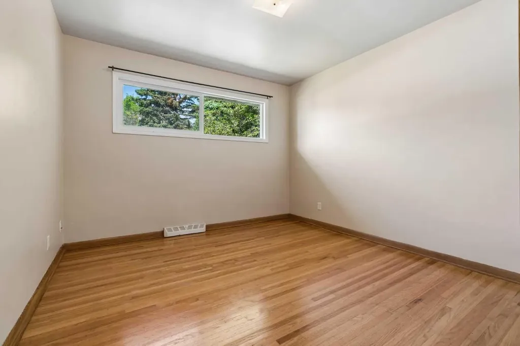 1306 87 Avenue SW Calgary AB T2V 0W3